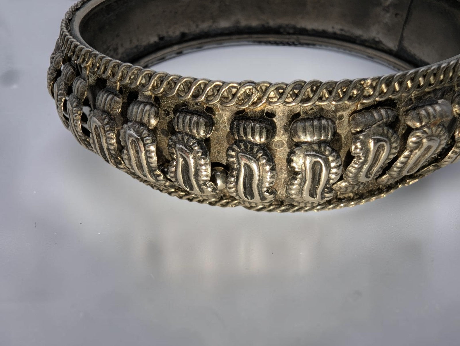 Antique Lower Grade Silver Rattle Bangle Bracelet Burma, Size 8.5