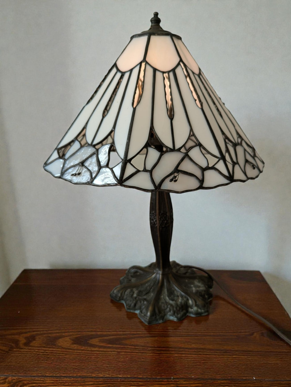 John Morgan and Sons Lamp, Art Nouveau/Tiffany-Style Floral Motif, Works 18"