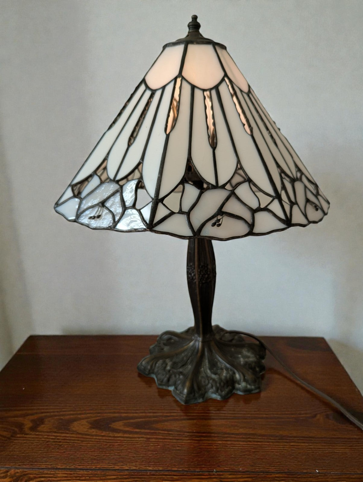 John Morgan and Sons Lamp, Art Nouveau/Tiffany-Style Floral Motif, Works 18"