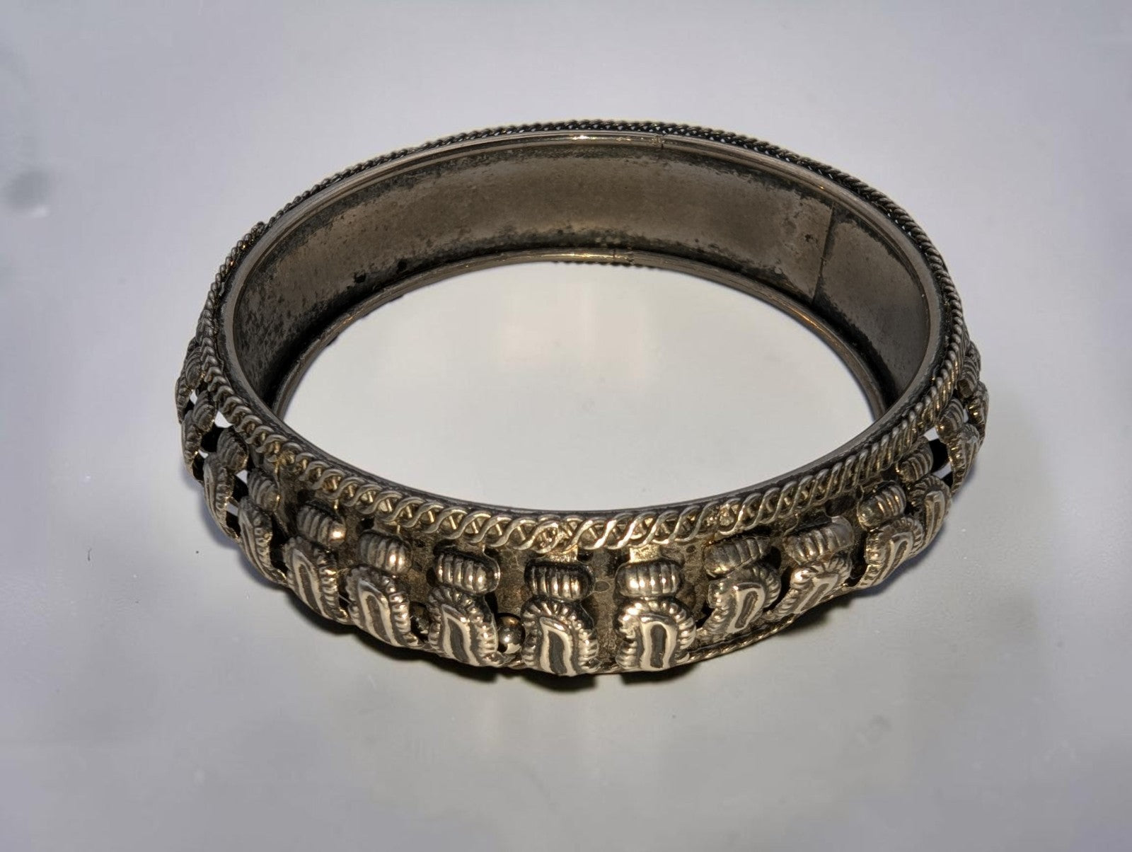 Antique Lower Grade Silver Rattle Bangle Bracelet Burma, Size 8.5