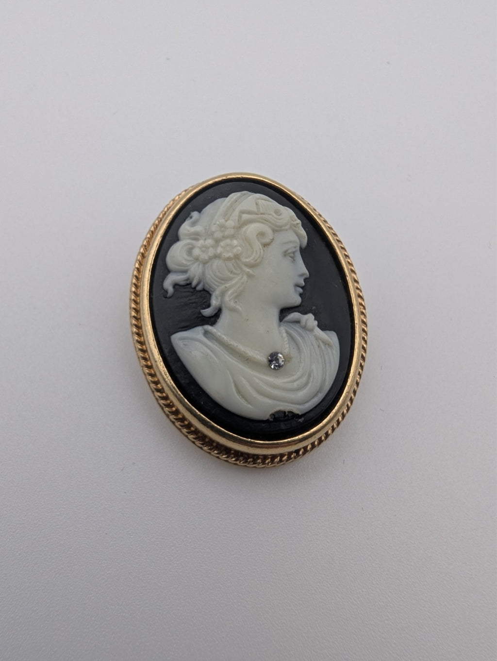 Vintage Avon Victorian Style Cameo Pendant Brooch