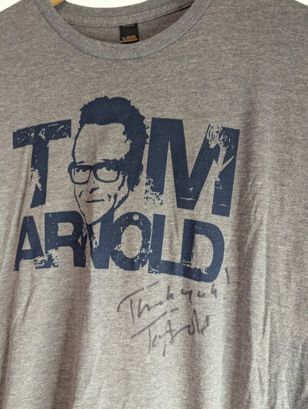 Tom Arnold Gray Medium TShirt Signed Autograph