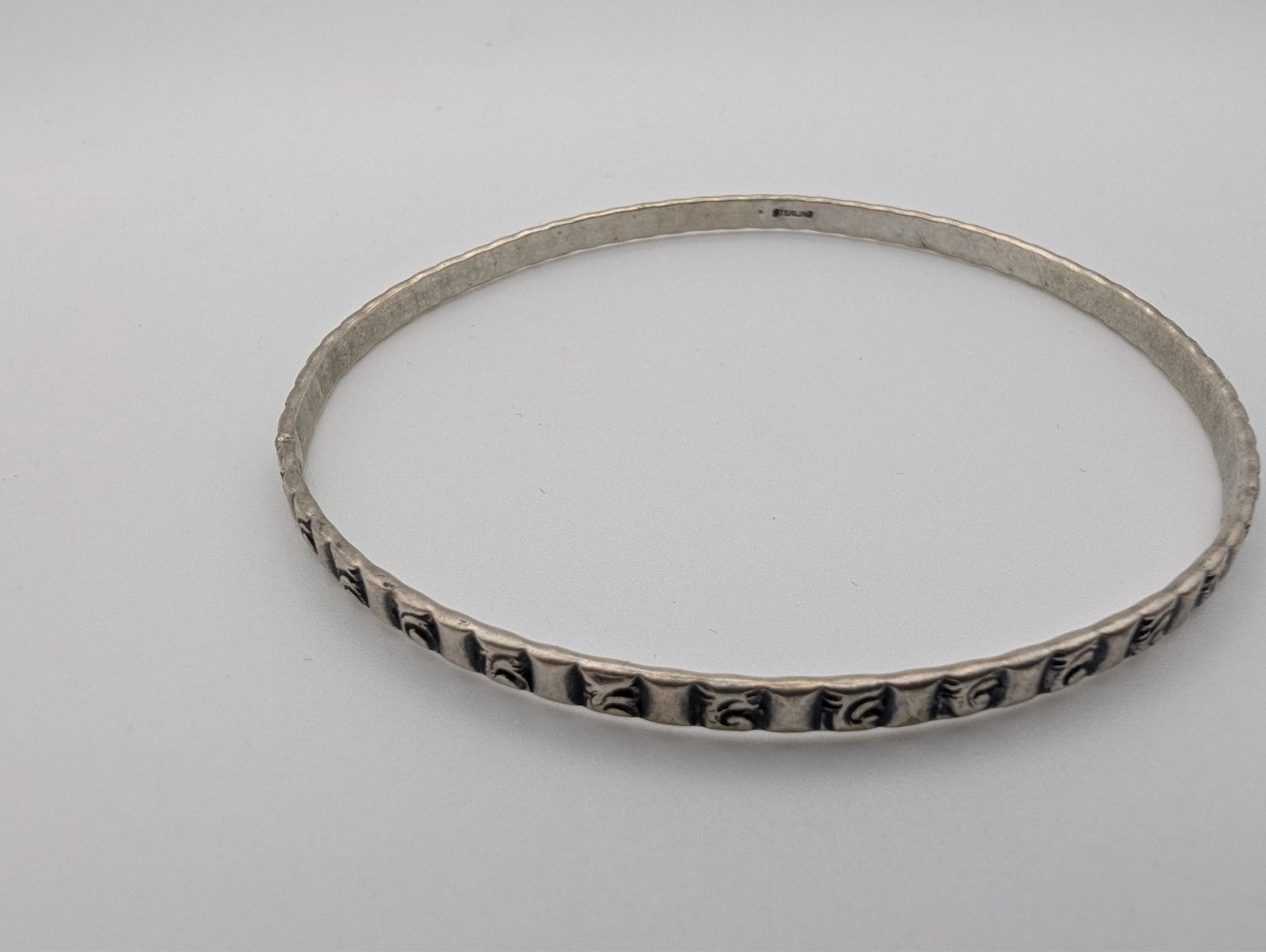 Vintage Scrolled Motif Sterling Silver Bangle Bracelet 7.5"