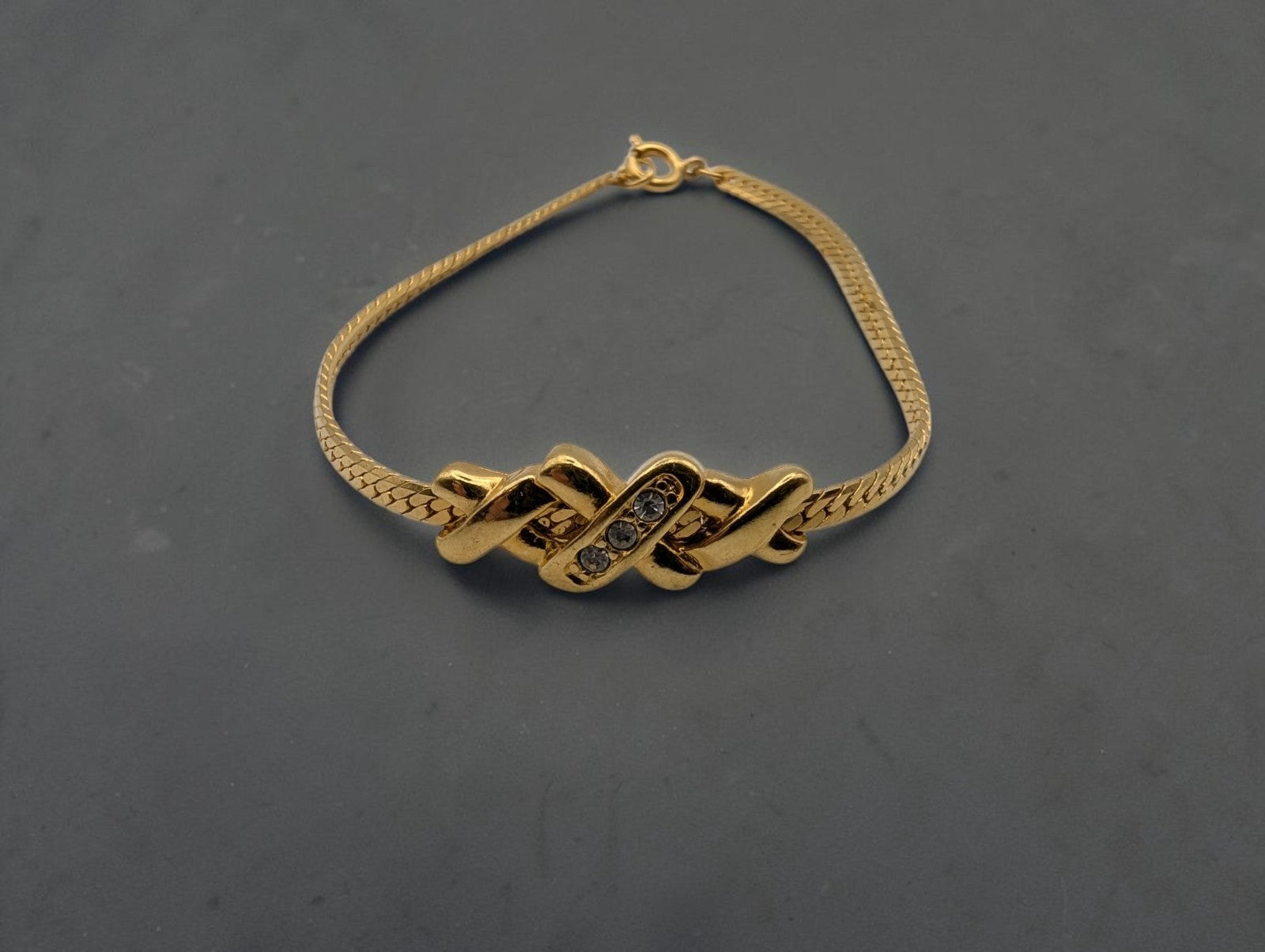 Avon Triple Kiss Motif Gold-Tone Flat Chain Bracelet, 7"