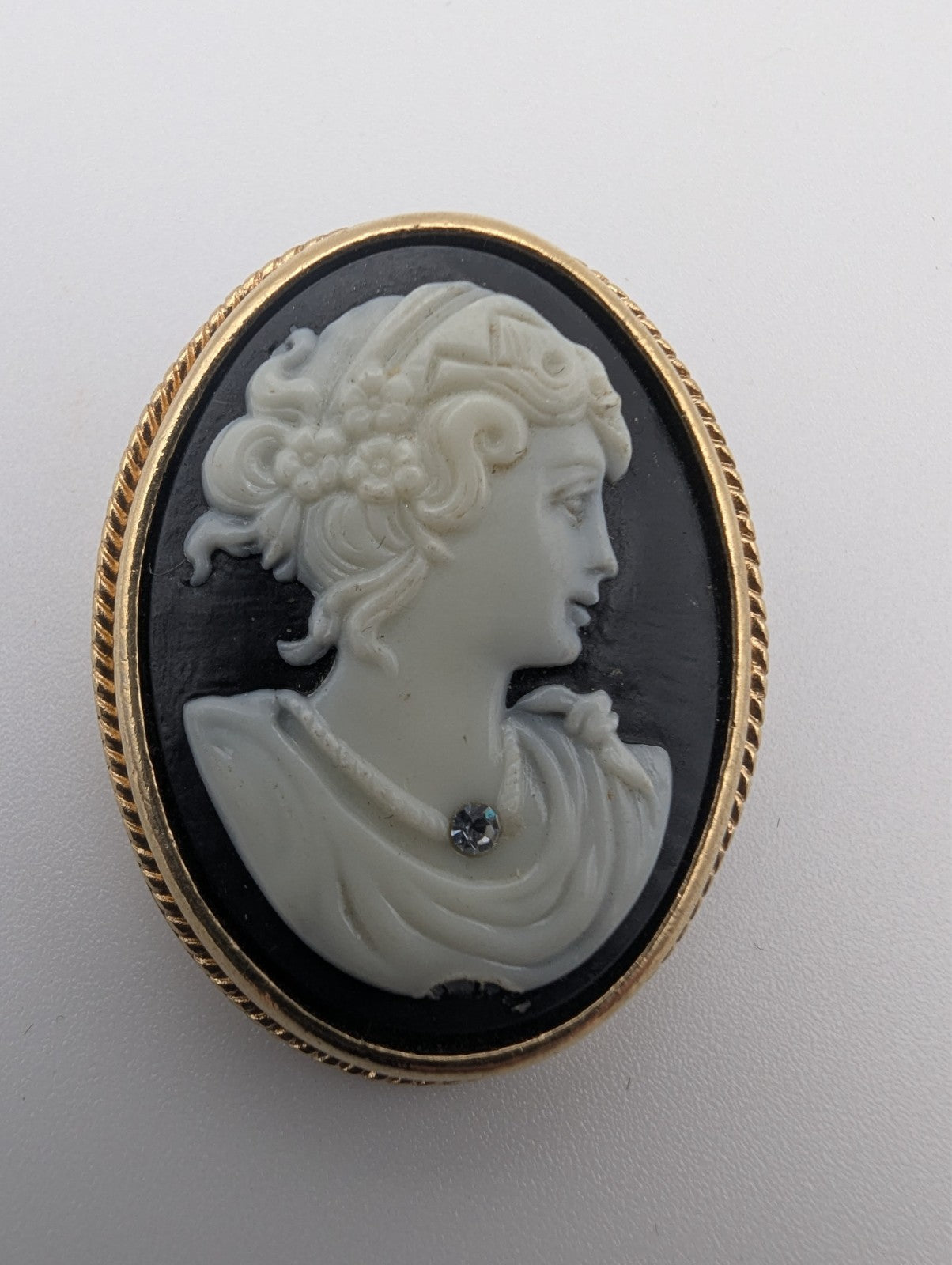 Vintage Avon Victorian Style Cameo Pendant Brooch