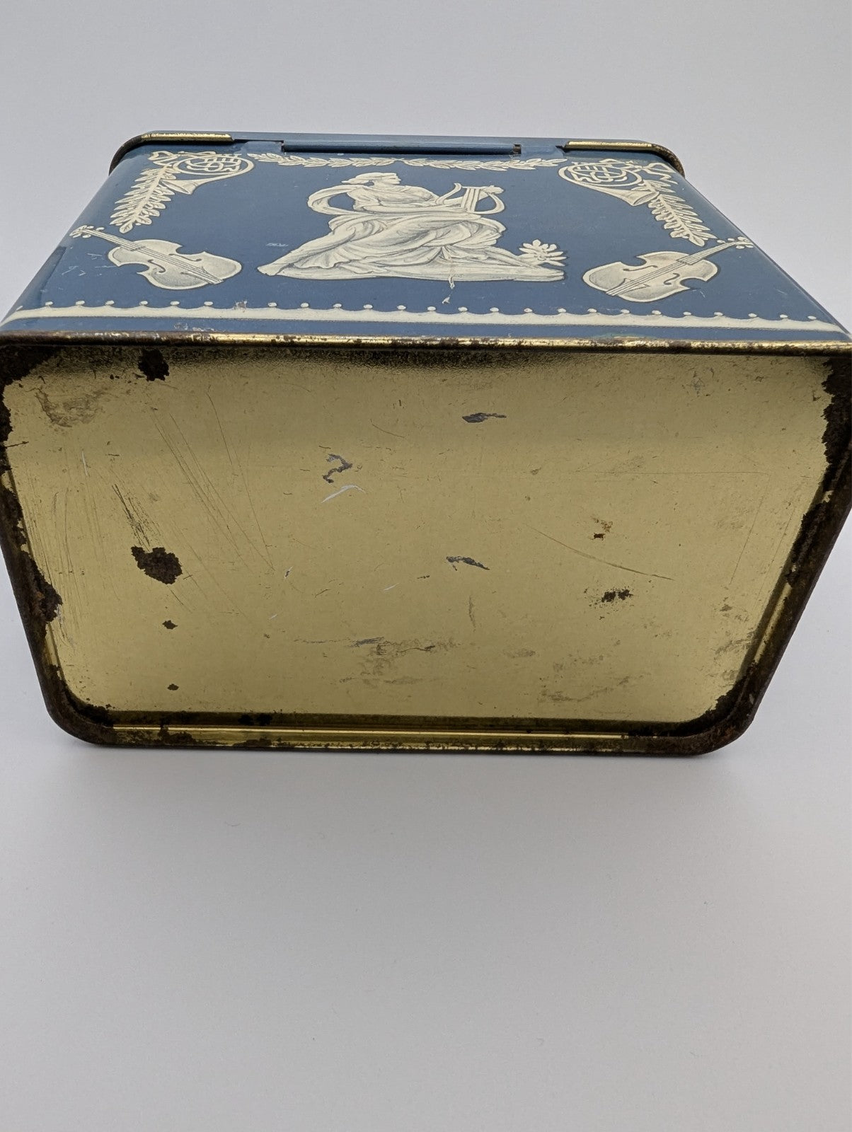 Vintage Huntley & Palmers Biscuit Tin, Wedgewood Style, 5"x3"x4"