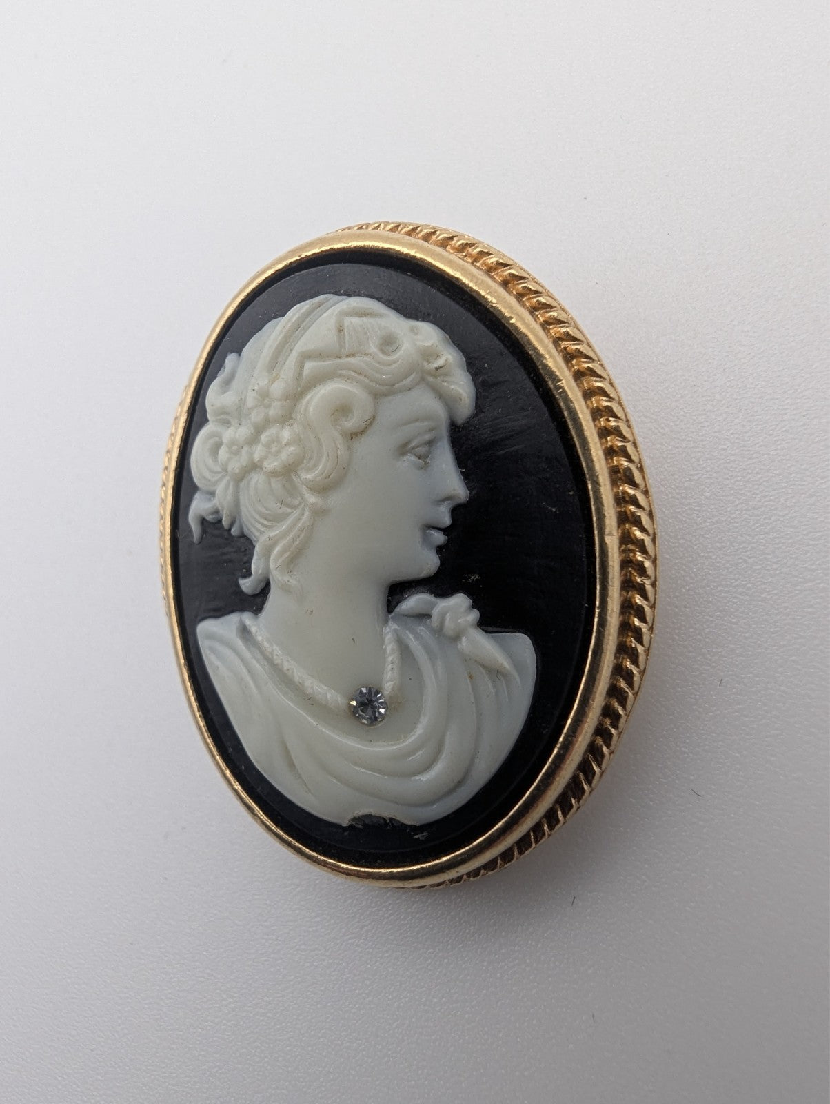 Vintage Avon Victorian Style Cameo Pendant Brooch