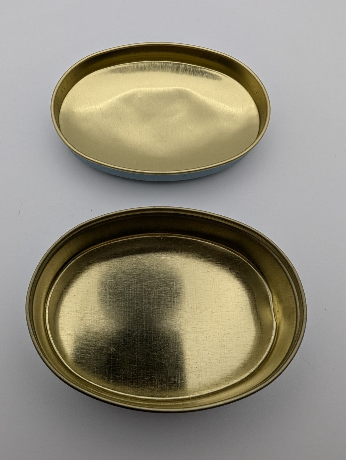 Vintage Oval Decorative Tin, Fountain and Flower, 3.5"x2"