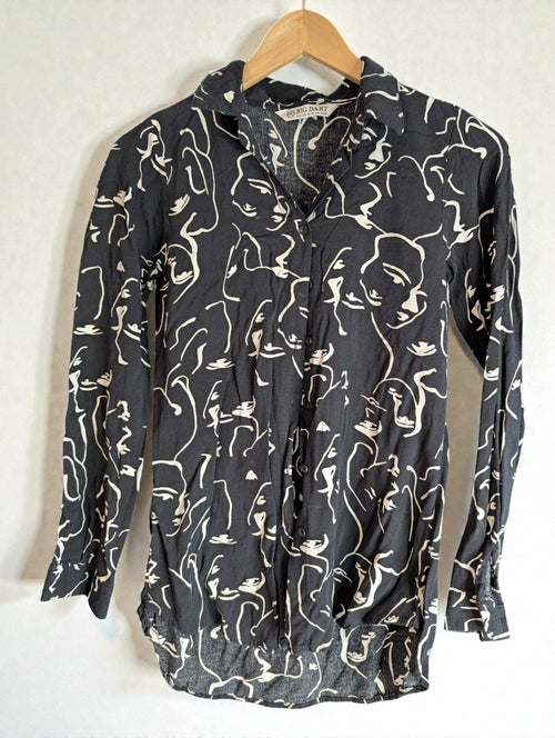 Big Dart Black and White Pencil Sketch Face Button Up Long Sleeve Blouse Eur 36