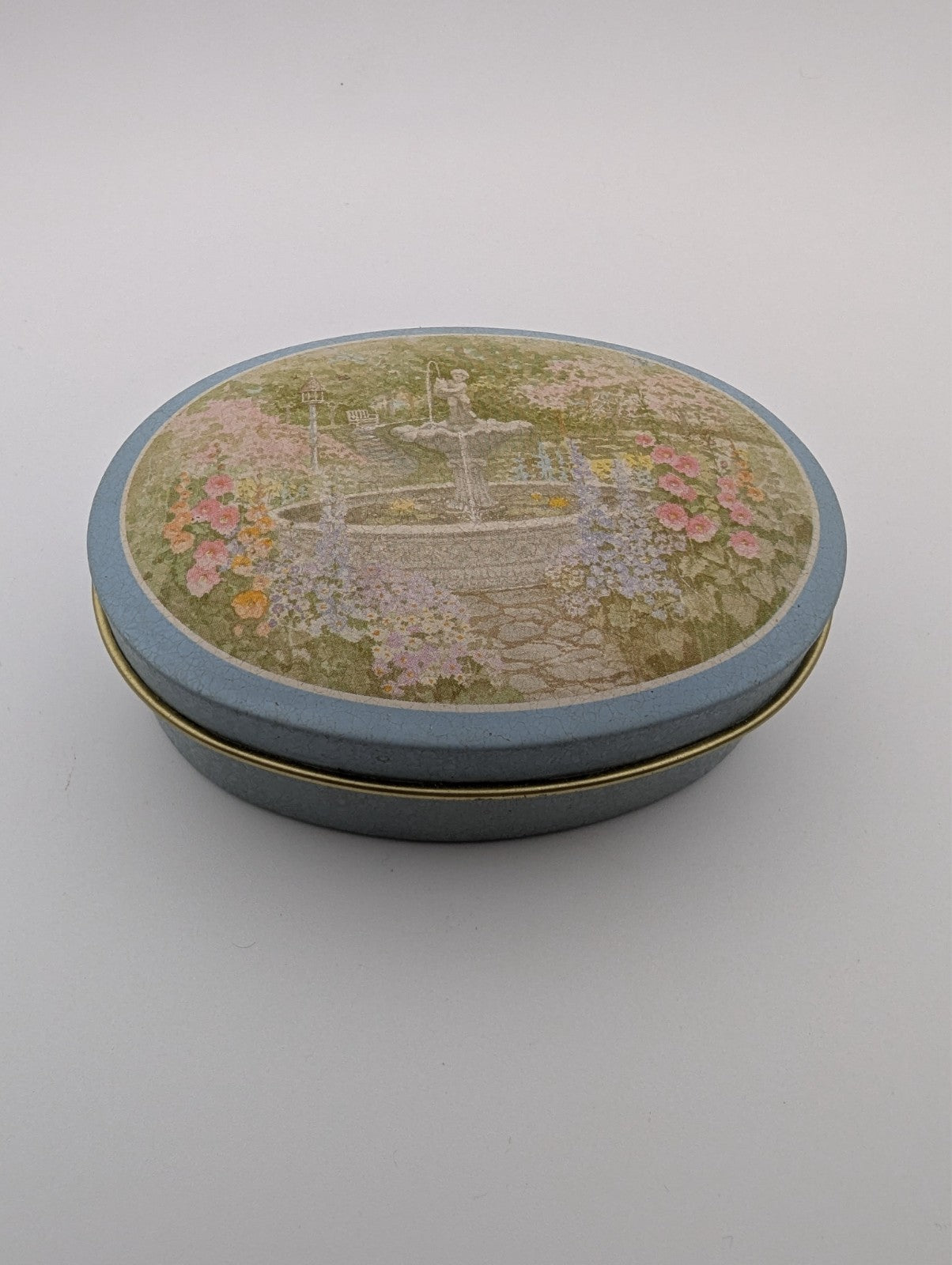 Vintage Oval Decorative Tin, Fountain and Flower, 3.5"x2"