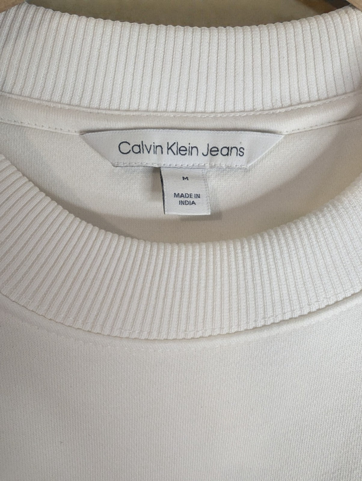 White Calvin Klein Jeans Crewneck Sweatshirt Logo Tape Design, Size M