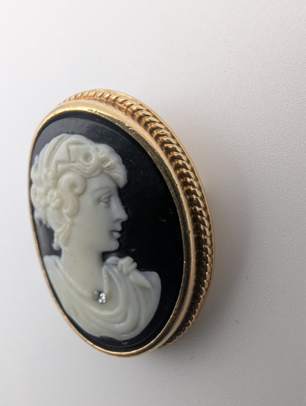 Vintage Avon Victorian Style Cameo Pendant Brooch