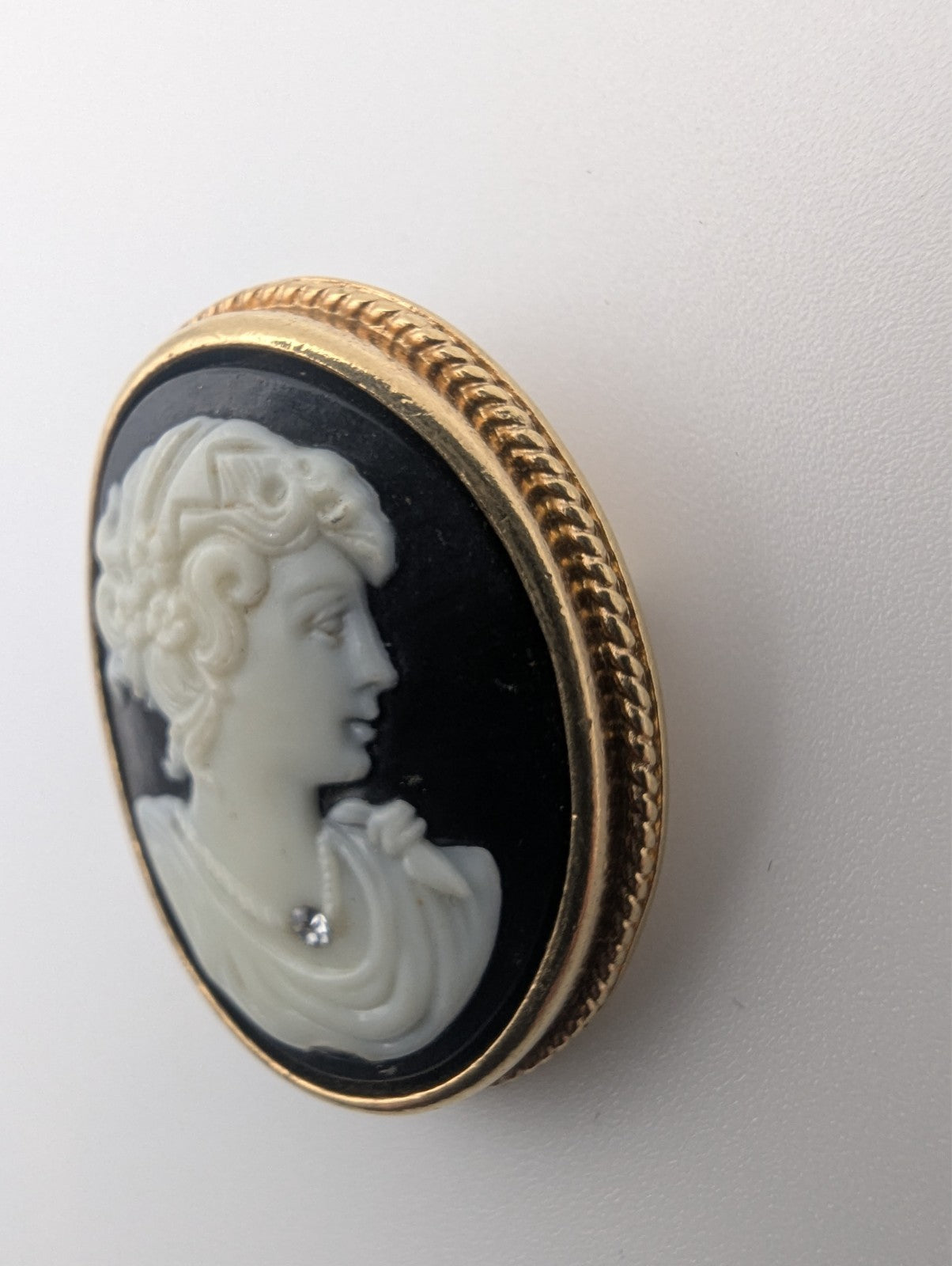 Vintage Avon Victorian Style Cameo Pendant Brooch