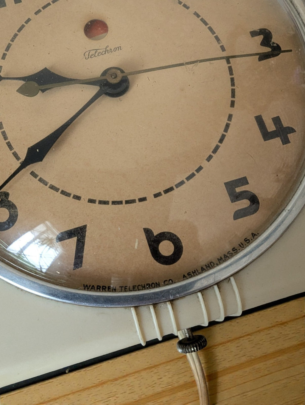 Vintage Telechron Wall Clock, Plug In, Model 2H07 (Works)