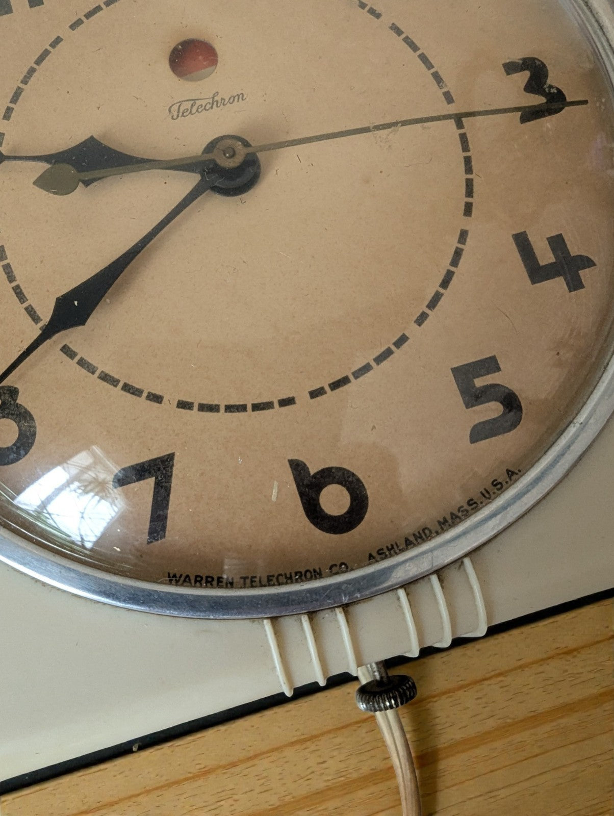 Vintage Telechron Wall Clock, Plug In, Model 2H07 (Works)