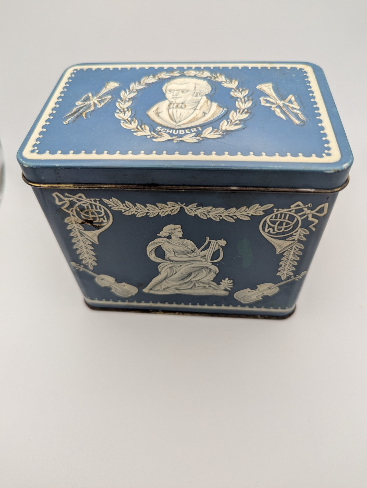 Vintage Huntley & Palmers Biscuit Tin, Wedgewood Style, 5"x3"x4"