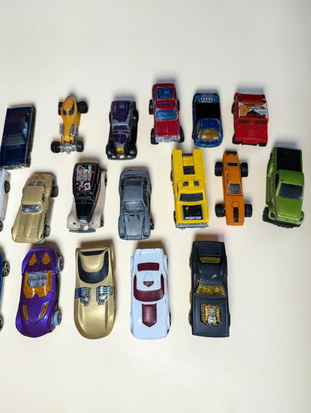 1997 Hot Wheels Storage Case with 32 Vintage Hot Wheels Cars (1970s-1999) Lot